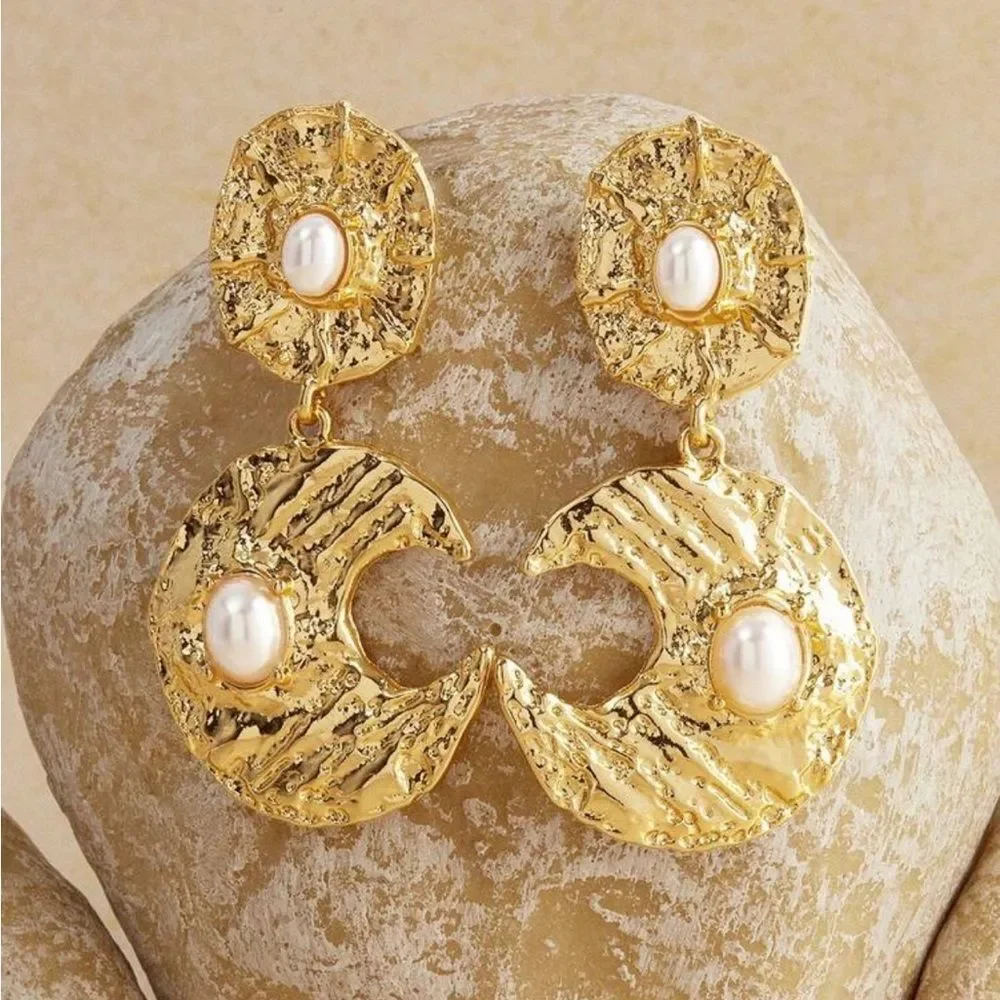 Gold Textured Earrings with Pearls M620